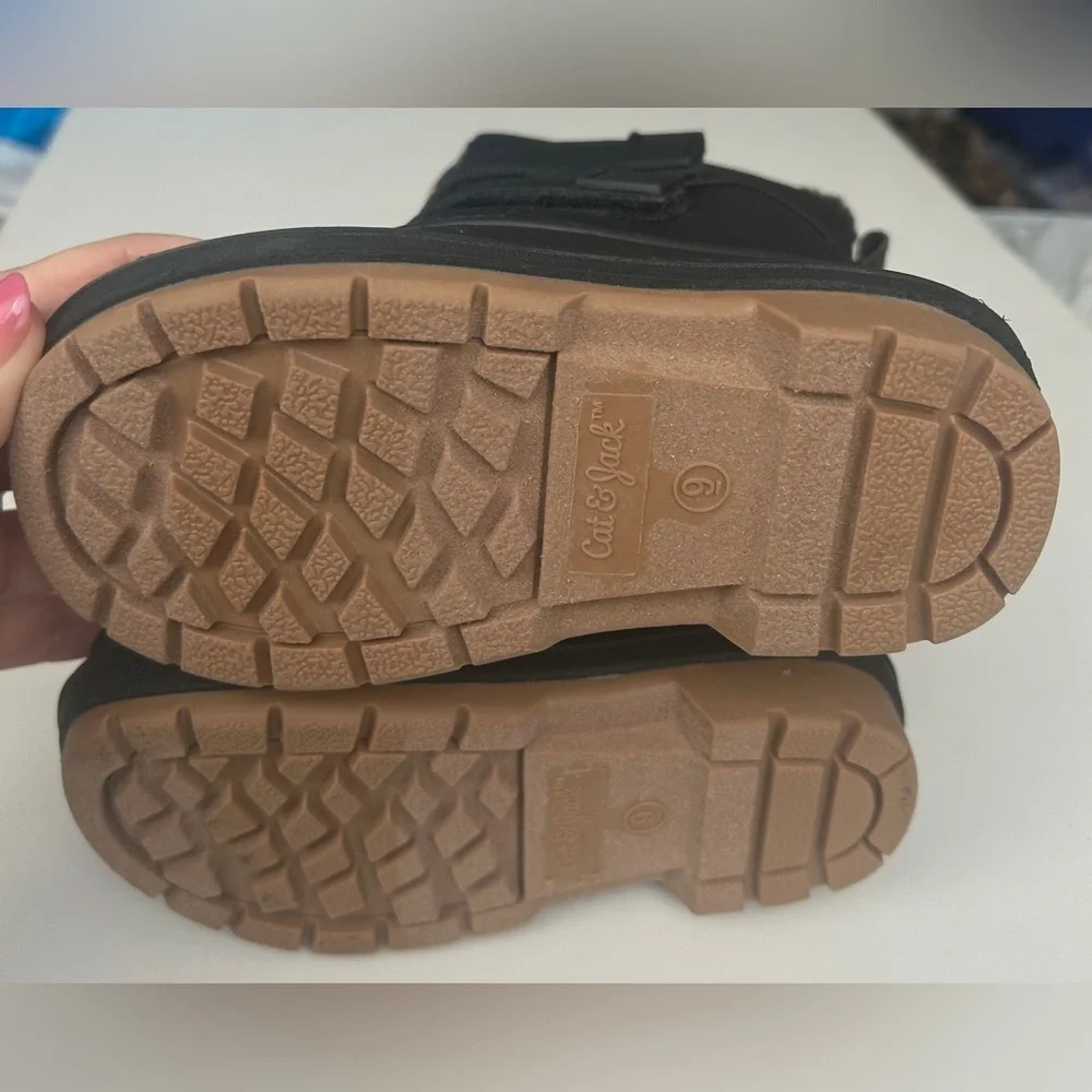 Boy’s size 9 Winter Boots